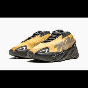 New Yeezy 700 Mens Size 10 NEW